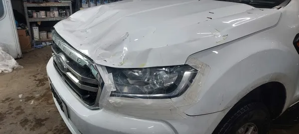 Ford Ranger collision damage before repair
